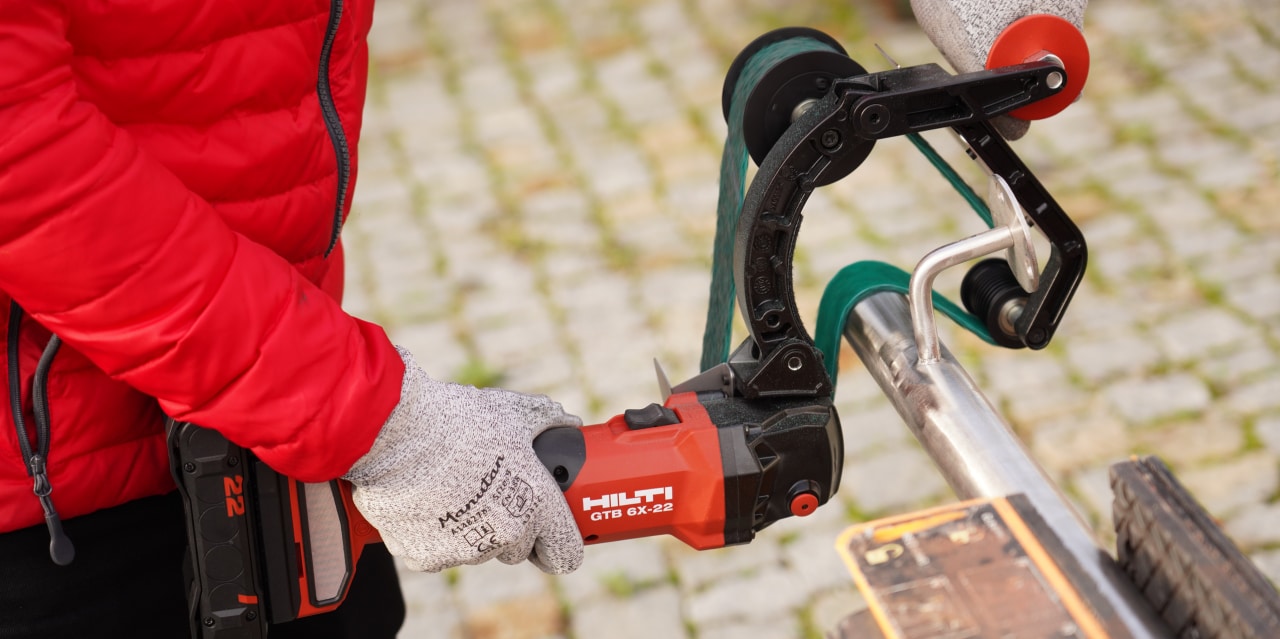 Levigatrice a nastro per tubi a batteria