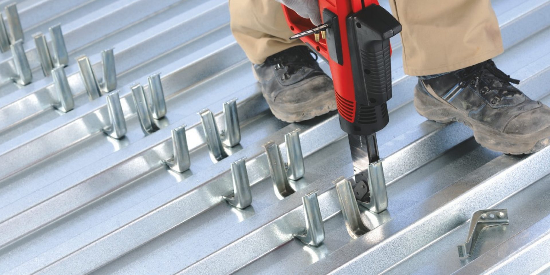 Constructing composite beams using Hilti shear connectors