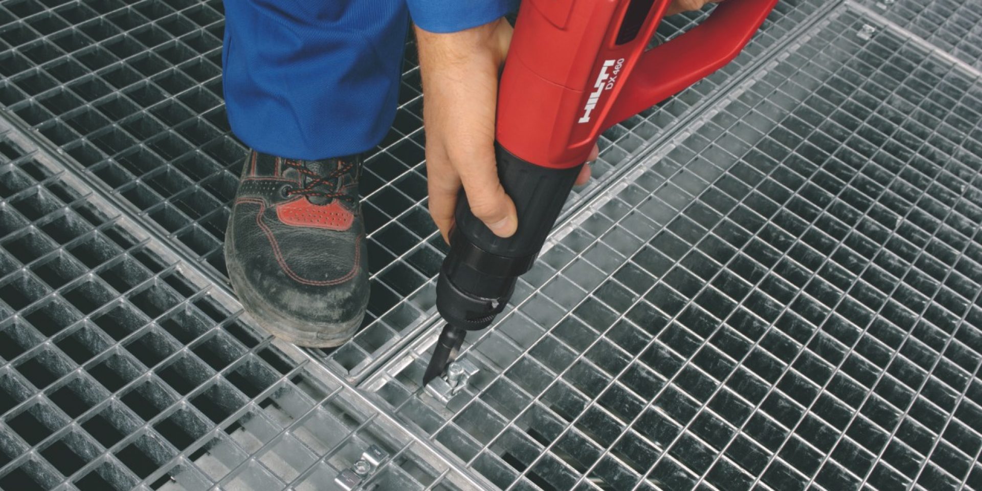 Fixing gratings and checker plates with Hilti direct fastening tools