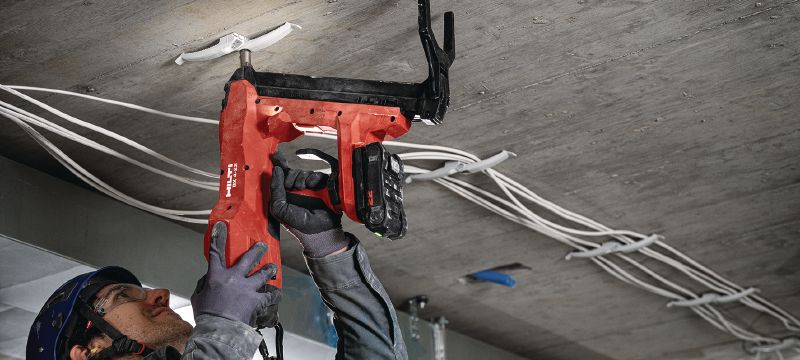 Morsetto cavo X-EKB MX (02) Passacavi in plastica ottimizzato per i chiodi a collare e compatibile con un'ampia gamma di metodi di fissaggio e materiali di base. Applicazioni 1