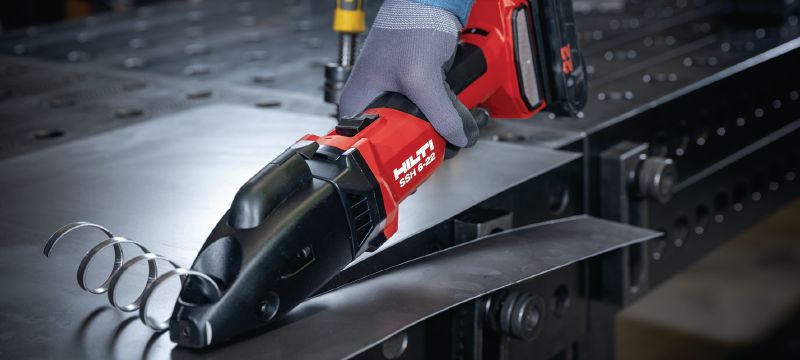 Cesoie cordless SSH 6-22 Cesoia cordless a doppia lama ad alta capacità per tagli rapidi di lamiere, profilati e condotti HVAC fino a 2,5 mm│12 gauge (piattaforma batteria Nuron) Applicazioni 1