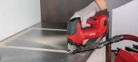 Seghetto alternativo cordless SJD 6-A22 Potente seghetto alternativo cordless da 22 V con maniglia superiore a D, per una comoda impugnatura e un maggior controllo nei tagli curvi Applicazioni 2