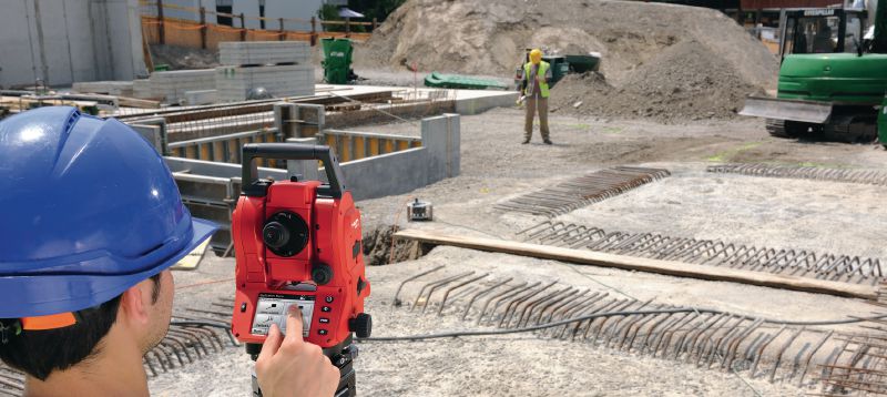 Stazione totale meccanica POS 18 Stazione totale da cantiere precisa comandabile da due operatori con un'accuratezza di misurazione angolare di 3. Applicazioni 1