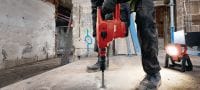 Akku-Bohrhammer TE 60-22 SDS Max (TE-Y) Akku-Bohrhammer mit aktiver Vibrationsreduktion und elektronischer Schnellabschaltung für schwere Bohr- und Meißelarbeiten in Beton (kabellose Nuron-Geräteplattform) Anwendungen 3