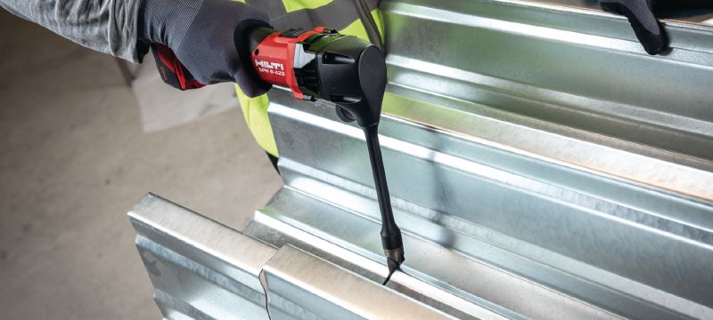 Akku-Nibbler SPN 6-A22 Wendiger und vielseitiger Akku-Nibbler für Freiformschnitte in nahezu allen Well- und Trapezblechen sowie in C-, L- und U-Profilen bis zu einer Stärke von 2,0 mm Anwendungen 1