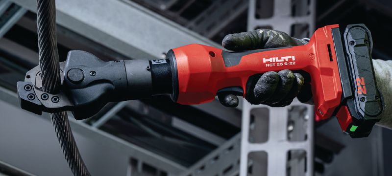 Akku-Kabelschneider NCT 25 S-22 für ACSR und Abspanndraht Akku-Hydraulik-Kabelschneider mit Scherenkopf für ACSR-Kabel und Abspanndraht (kabellose Nuron-Geräteplattform) Anwendungen 1