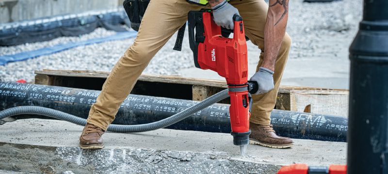 Akku-Bohrhammer TE 60-22 Leistungsstarker SDS Max (TE-Y) Akku-Bohrhammer mit aktiver Vibrationsreduktion und elektronischer Schnellabschaltung ATC für schwere Bohr- und Meißelarbeiten in Beton (Nuron) Anwendungen 1