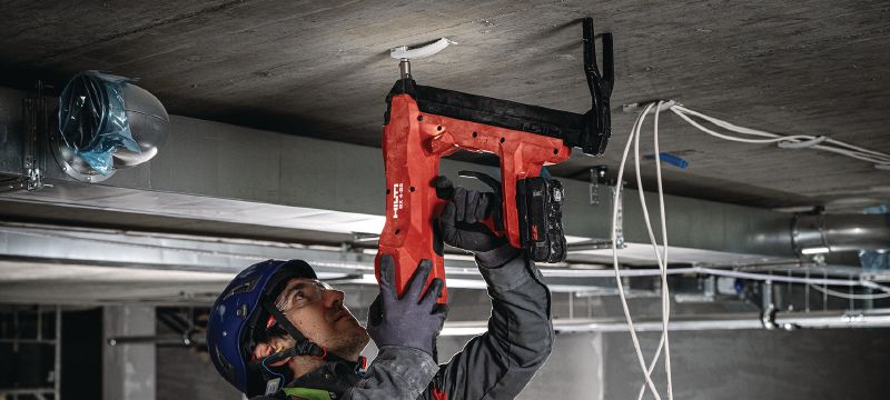 Morsetto cavo X-EKB MX (02) Passacavi in plastica ottimizzato per i chiodi a collare e compatibile con un'ampia gamma di metodi di fissaggio e materiali di base. Applicazioni 1