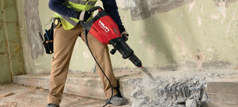 Abbruchhammer für Beton TE 1000-AVR Vielseitiger Abbruchhammer für Abbruch- oder Meißelarbeiten in Böden und gelegentlichen Arbeiten in Wänden (mit Universalnetzkabel) Anwendungen 1
