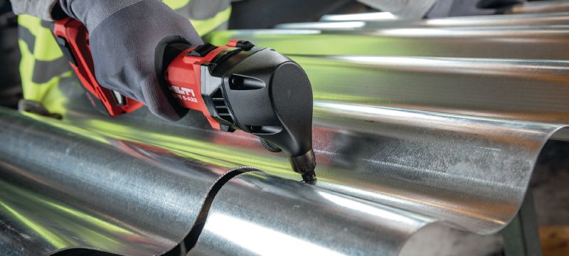 Akku-Nibbler SPN 6-A22 Wendiger und vielseitiger Akku-Nibbler für Freiformschnitte in nahezu allen Well- und Trapezblechen sowie in C-, L- und U-Profilen bis zu einer Stärke von 2,0 mm Anwendungen 1