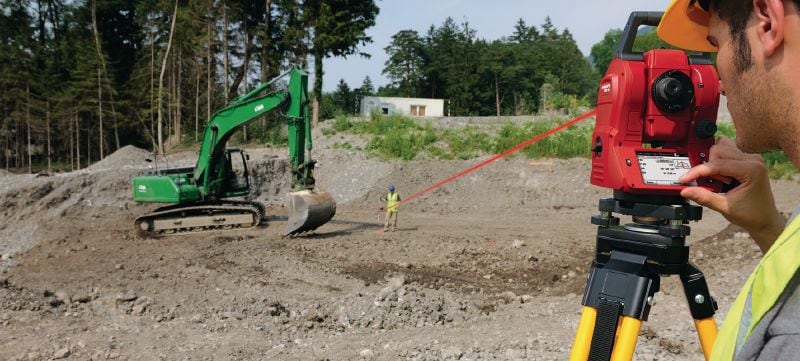 Stazione totale meccanica POS 15 Stazione totale da cantiere precisa comandabile da due operatori con un'accuratezza di misurazione angolare di 5. Applicazioni 1