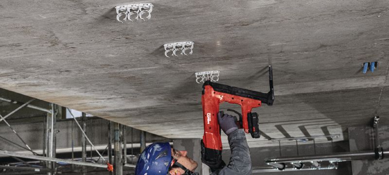 X-FC MX Multi clip Fascetta per tubi ottimizzata per chiodi a nastro e compatibile con un'ampia varietà di metodi di fissaggio, materiali di base e condotti di diverso diametro Applicazioni 1