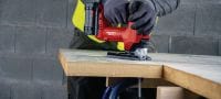 Seghetto alternativo cordless SJD 6-22 Potente seghetto alternativo cordless con impugnatura in alto e raccolta della polvere opzionale a bordo per tagli precisi, diritti o curvi (piattaforma batteria Nuron) Applicazioni 4