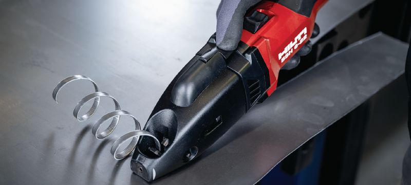 Cesoie cordless SSH 6-22 Cesoia cordless a doppia lama ad alta capacità per tagli rapidi di lamiere, profilati e condotti HVAC fino a 2,5 mm│12 gauge (piattaforma batteria Nuron) Applicazioni 1