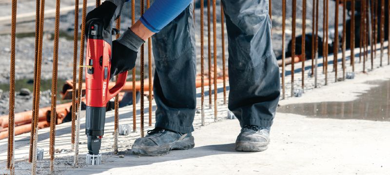 X-FS C Schalungsanschlag mit Nagel Schalungsdistanzstück mit vormontiertem Nagel für die korrekte Positionierung von Schalungen auf Betonfundamenten Anwendungen 1