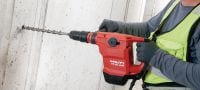 Bohrhammer TE 50-AVR Unser kompaktester SDS Max (TE-Y) Bohrhammer für mehr Komfort und Kontrolle beim Bohren und Meißeln in Beton, Stein und Mauerwerk Anwendungen 2