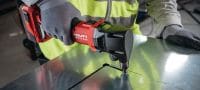 Akku-Nibbler SPN 6-A22 Wendiger und vielseitiger Akku-Nibbler für Freiformschnitte in nahezu allen Well- und Trapezblechen sowie in C-, L- und U-Profilen bis zu einer Stärke von 2,0 mm Anwendungen 1