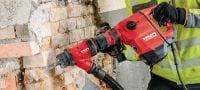 TE 500-AVR Demolitore per pareti versatile SDS Max (TE-Y) per una scalpellatura leggera nel calcestruzzo e muratura, con Sistema di Riduzione delle Vibrazioni (AVR, Active Vibration Reduction) Applicazioni 1